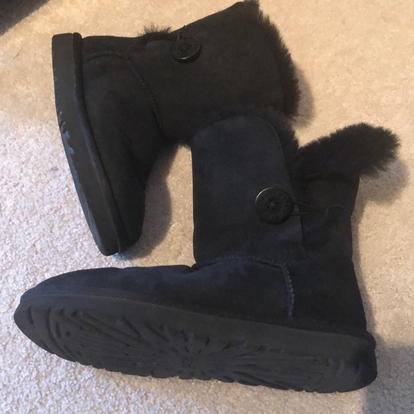 UGG Shoes - UGG Bailey Button boots size 7